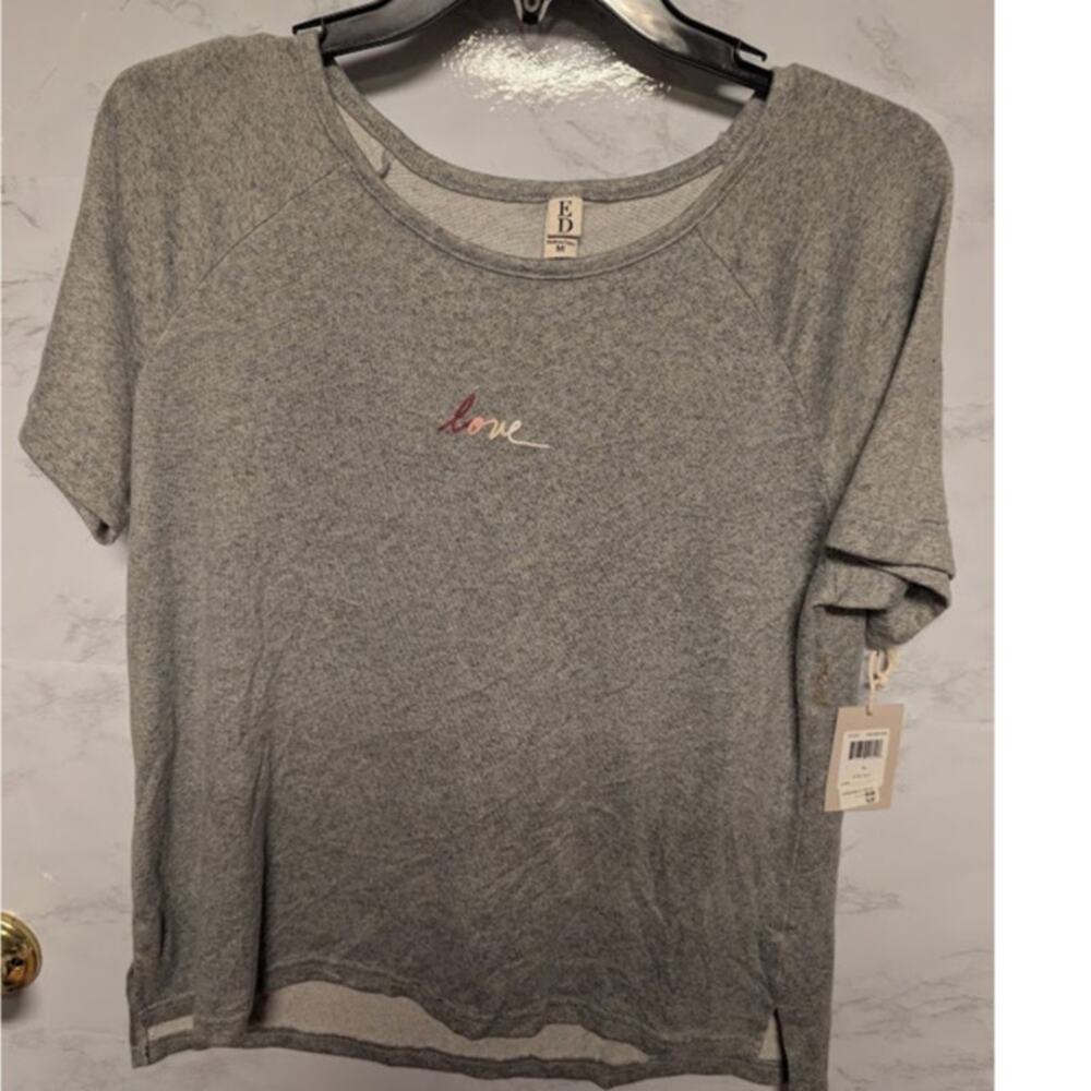 NEW ED Ellen Degeneres graphic Tee LOVE heathered gray Tshirt  Size Medium Cozy